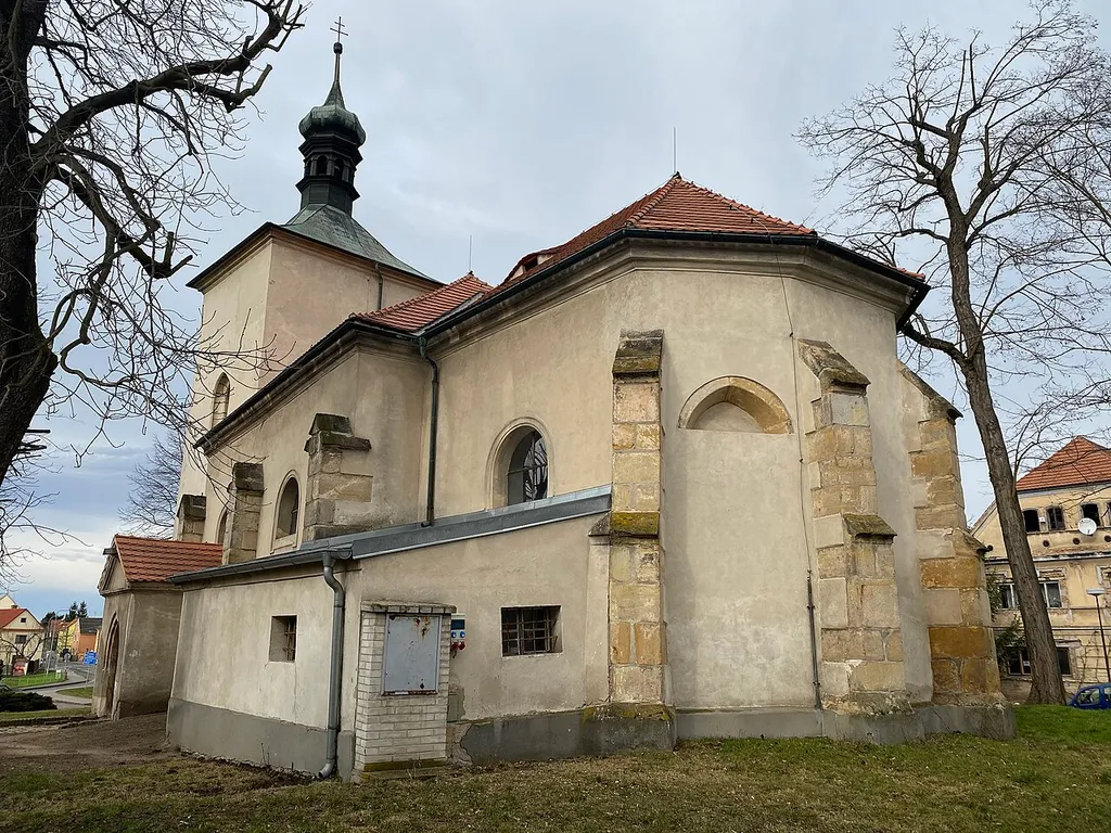 Kostel sv. Matouše v Křešicích, závěr kostela, únor 2020