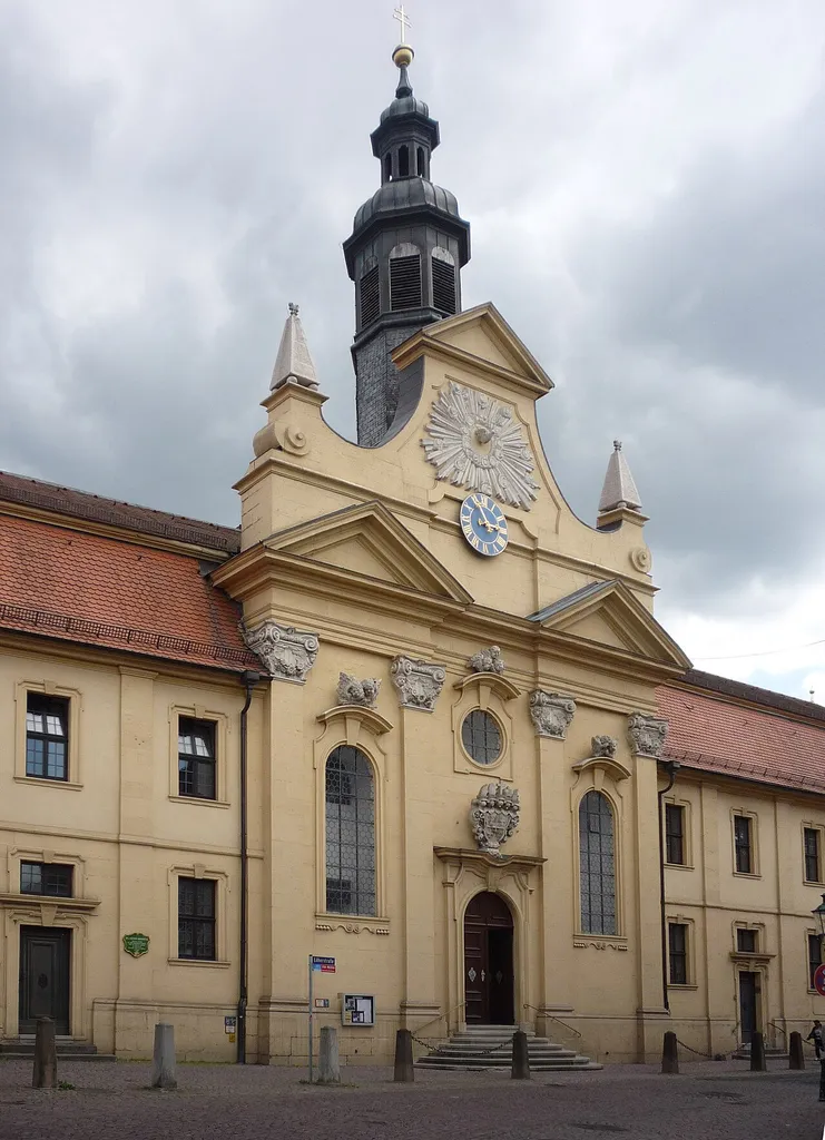Die barocke Heilig-Geist-Kirche in Fulda wurde in den Jahren 1729 bis 1733 als Hospitalkirche an der Stelle ihrer gotischen Vorgängerin aus dem 13. Jahrhundert erbaut.