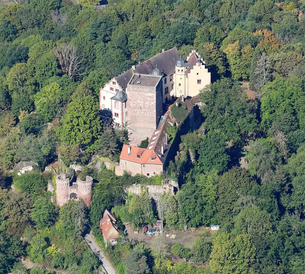 Aerial image of the Burg Gamburg (view from the east)