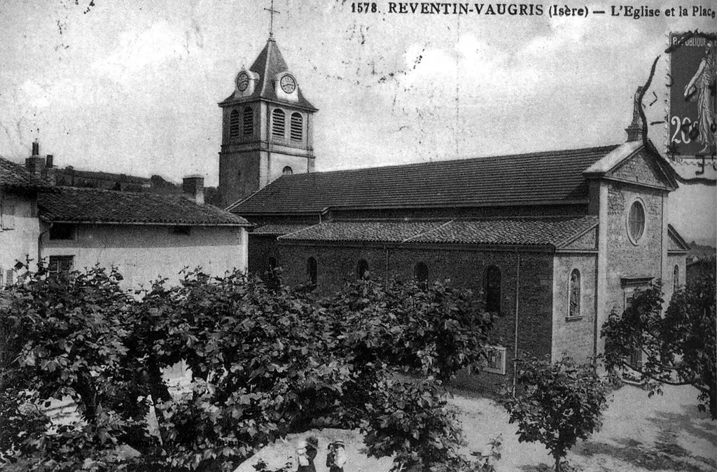 Reventin-Vaugris l'église et la place, 1925
