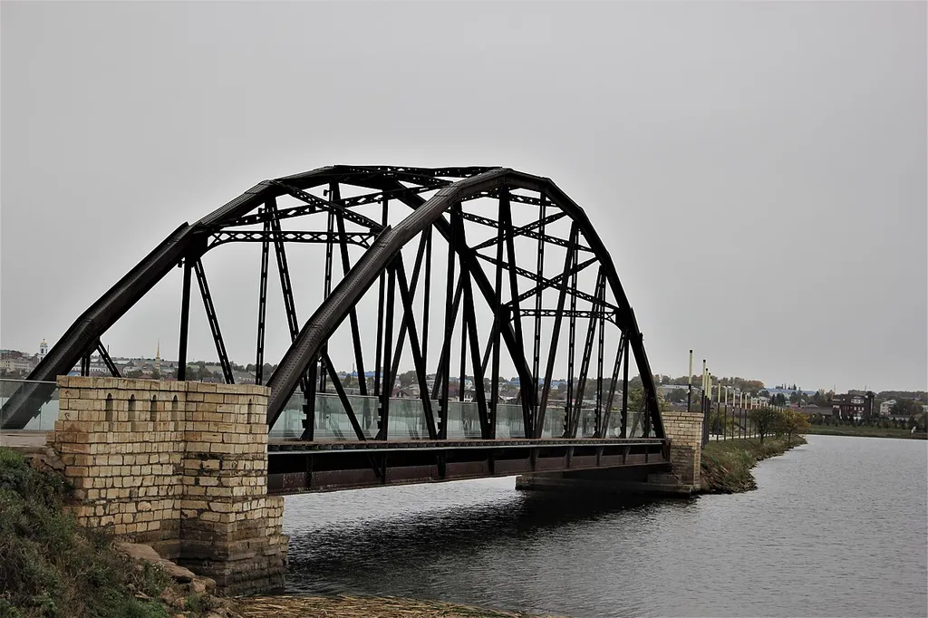 The bridge was built in the early twentieth century by order of Catherine II. A single-span metal bridge on two stone pillars is located on the eastern outskirts of the city. It is a monument of industrial architecture. The bridge over the Menzel River is called in different ways: someone "Catherine", someone" Tsaritsyn " bridge. They call it so, because after the peasant uprising of 1773-1775, Catherine II intended to come to our region in order to pass through Menzelinsk to Ufa, and the Menzelinites wanted to erect a majestic bridge corresponding to the upcoming event.