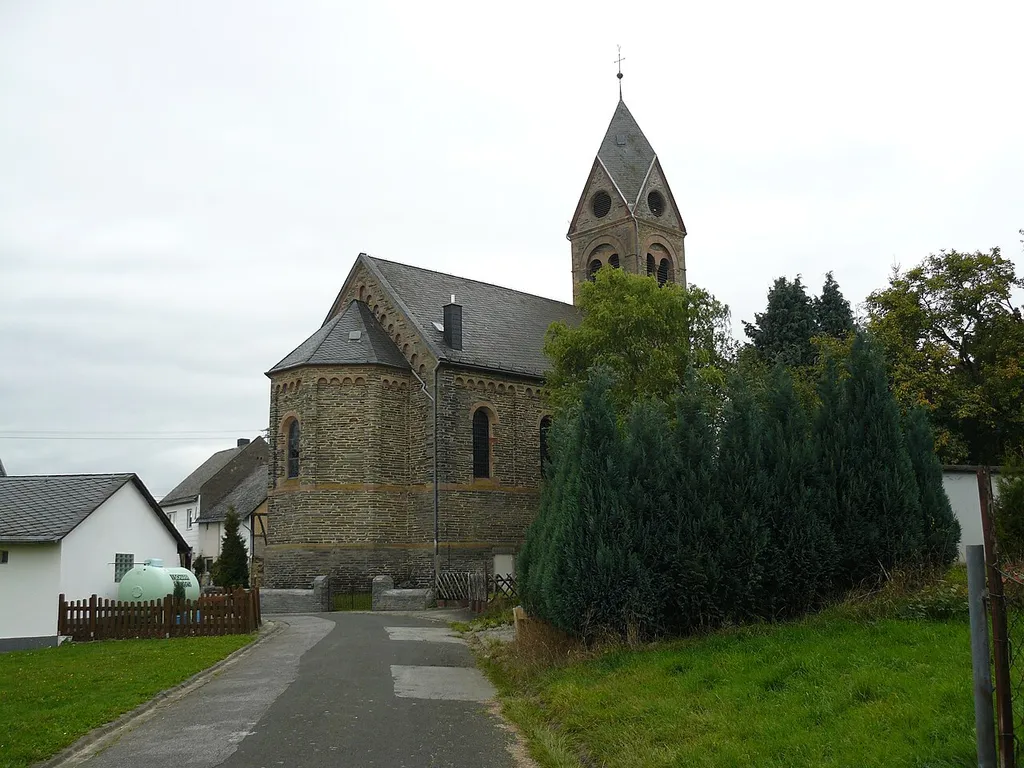 Cultural heritage monument in Laufersweiler, Die Fahrt 1: evangelic church, neo-romantic slate hall, 1892/93