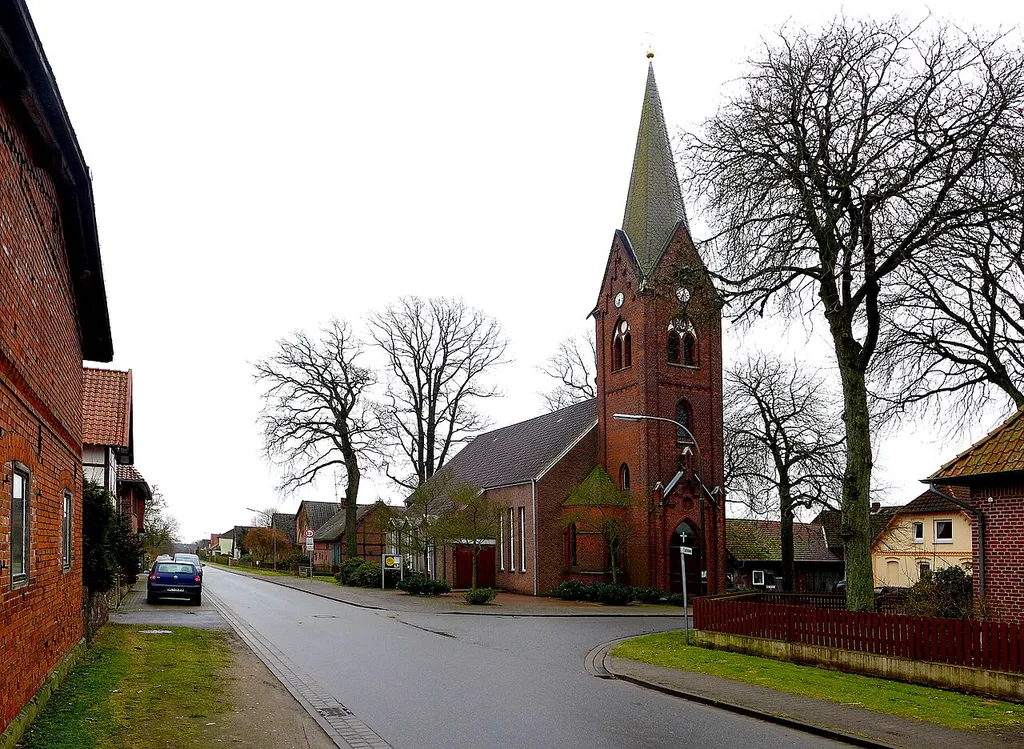 Kirche der Zionsgemeinde (SELK) in Klein Süsted, einem Ortsteil von Uelzen. Der Kirchturm ist ausgewiesen als Einzeldenkmal in Klein Süstedt. Aufnahmedatum 2016-01.