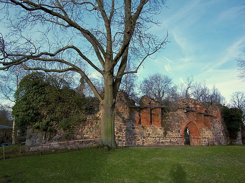 Ruine der alten Dorfkirche von Satow, Mecklenburg-Vorpommern
