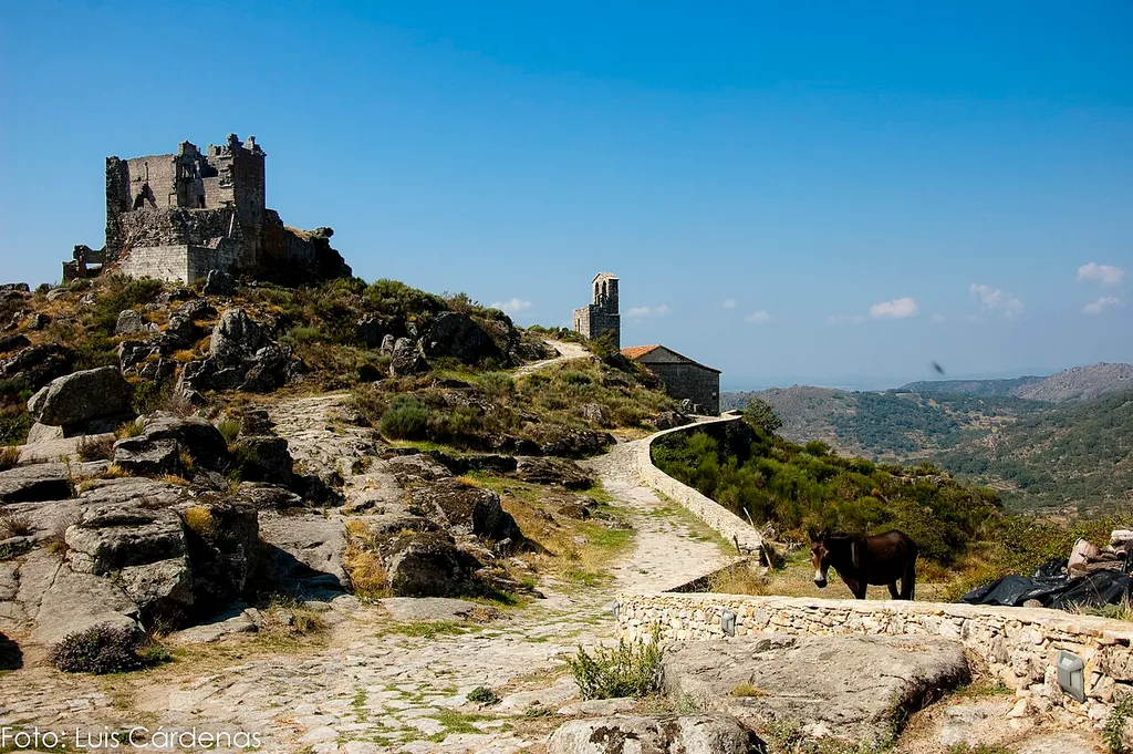 Camino al Castillo de Trevejo