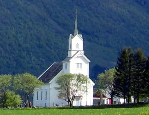 Oppstryn church