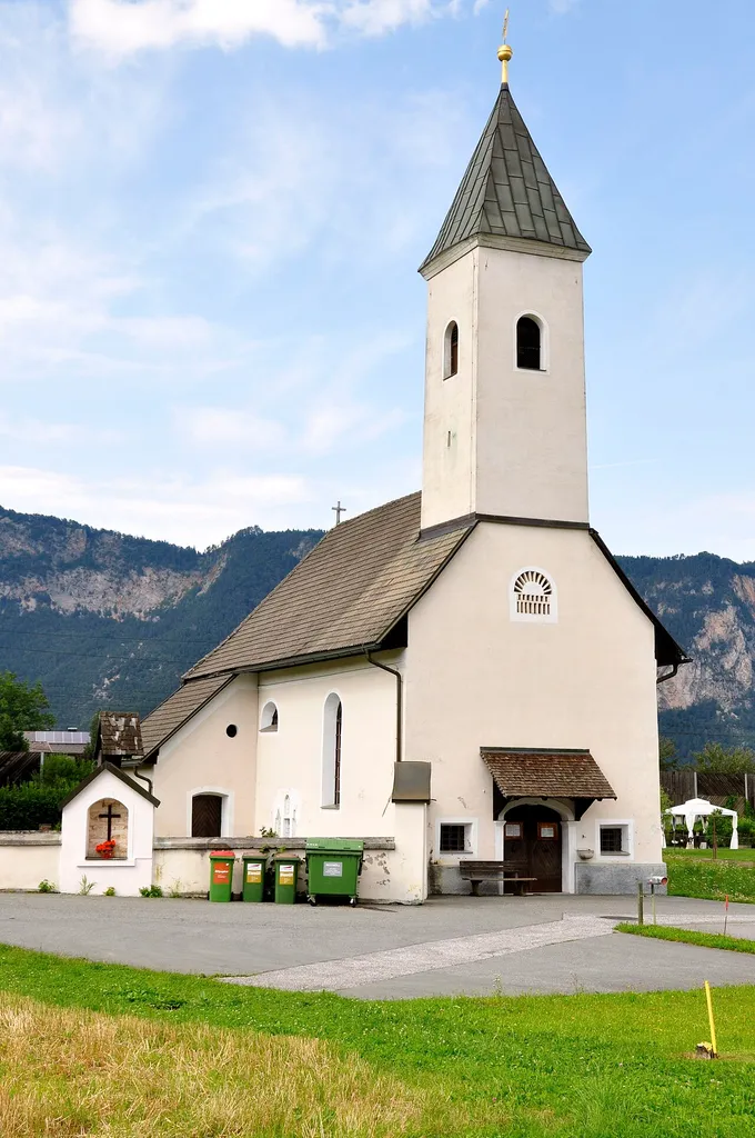 Subsidiary church Saint Nicholas and cemetery at Neuhaus, municipality Arnoldstein, district Villach Land, Carinthia / Austria / EU