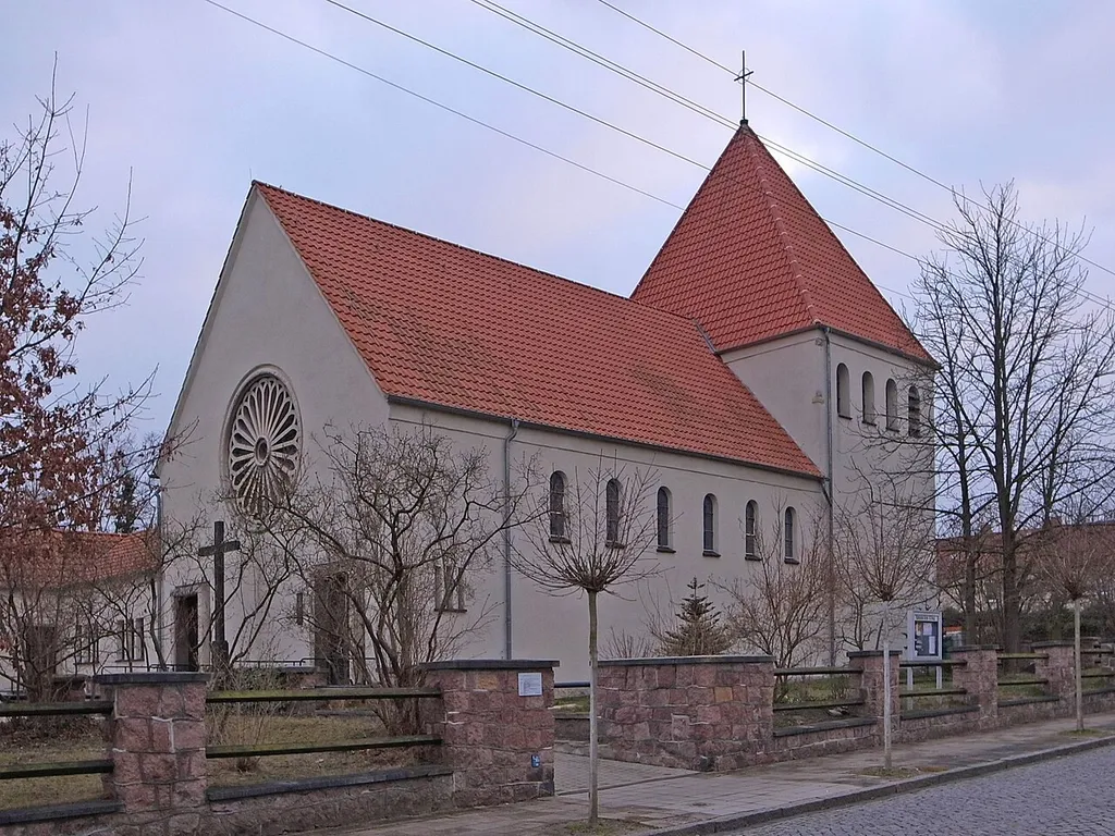 Bitterfeld-Wolfen, Ortsteil Wolfen, Heilig-Kreuz-Kirche (Baudenkmal im Denkmalverzeichniss Sachsen-Anhalt, Erfassungsnummer: 094 95707 000 000 000 000 [1])