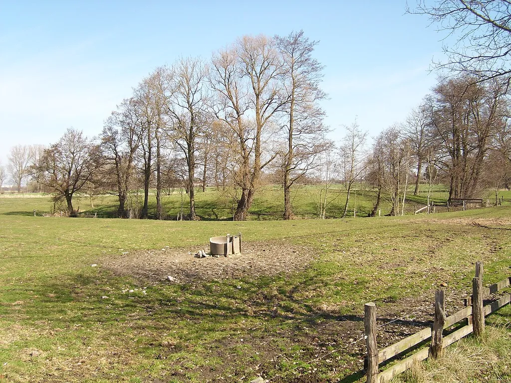 Standort der ehemaligen Steinburg im gleichnamigen Ortsteil der Gemeinde Süderau