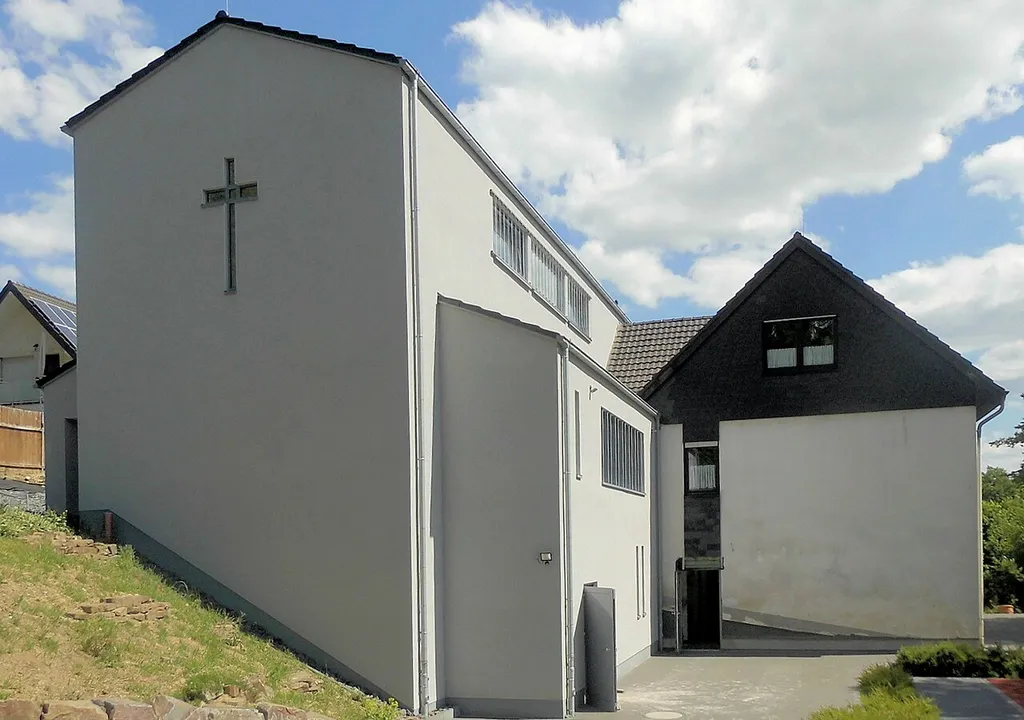 Südseite der evangelischen Kirche in Harscheid, Gemeinde Nümbrecht, Oberbergischer Kreis, Nordrhein-Westfalen, Deutschland