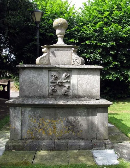 St Giles, South Mimms, Herts - Churchyard