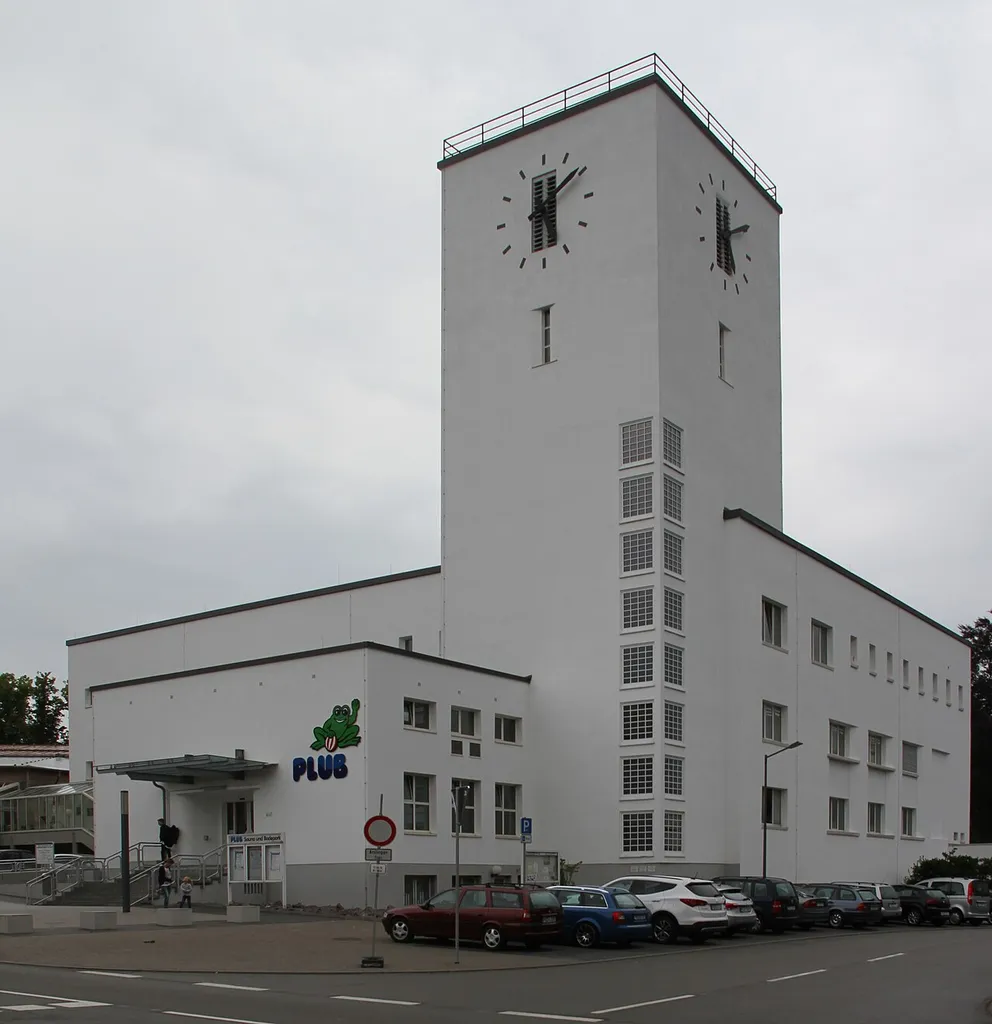 Pirmasens, Lembergerstraße 41; Stadtbad, jetzt Pirmasenser Luft- und Badepark (PLUB); Bau der frühen Moderne, 1934.