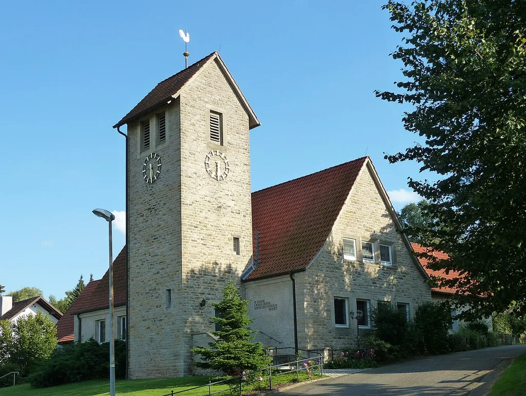 Evangelisch-lutherische Heilig-Geist-Kirche in Hilkerode, Stadt Duderstadt, südniedersächsisches Eichsfeld. Erbaut 1959