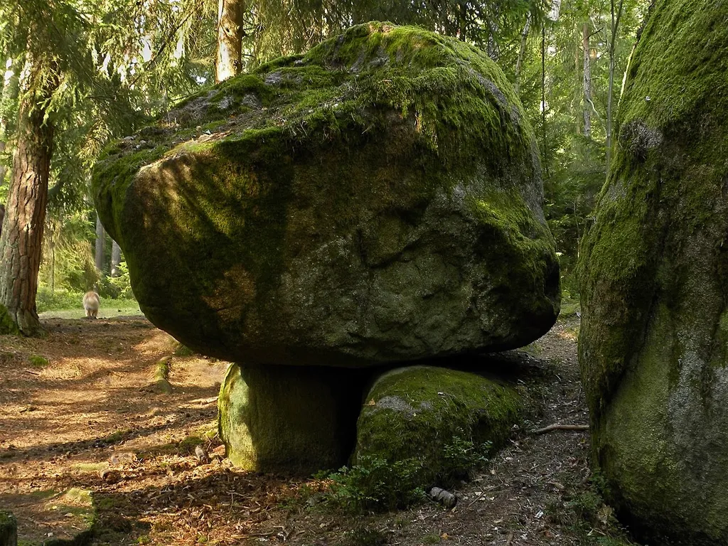 Ein Wackelstein im Naturpark Blockheide Gmünd