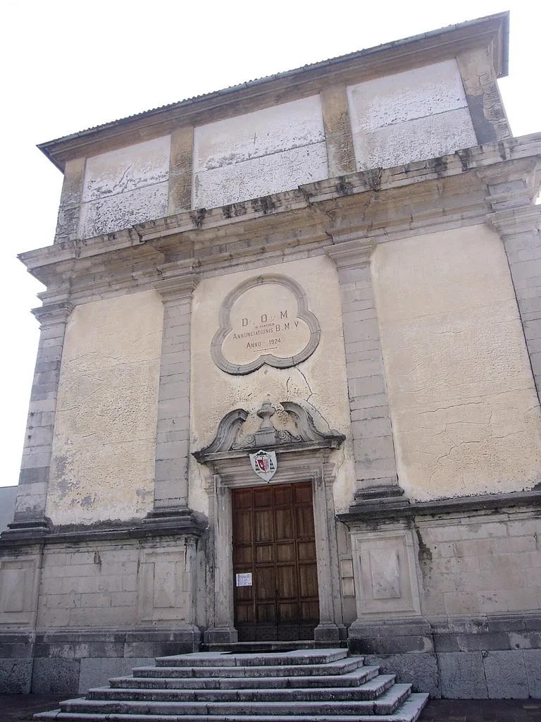 La facciata della chiesa di Quero