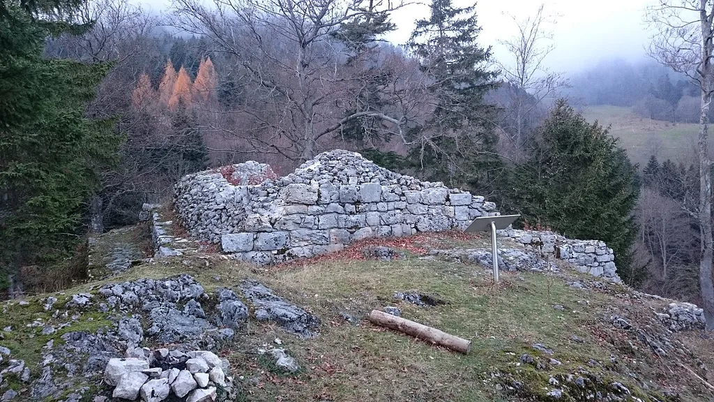Ruine der Burg Grenchen aus dem 12. Jahrhundert.