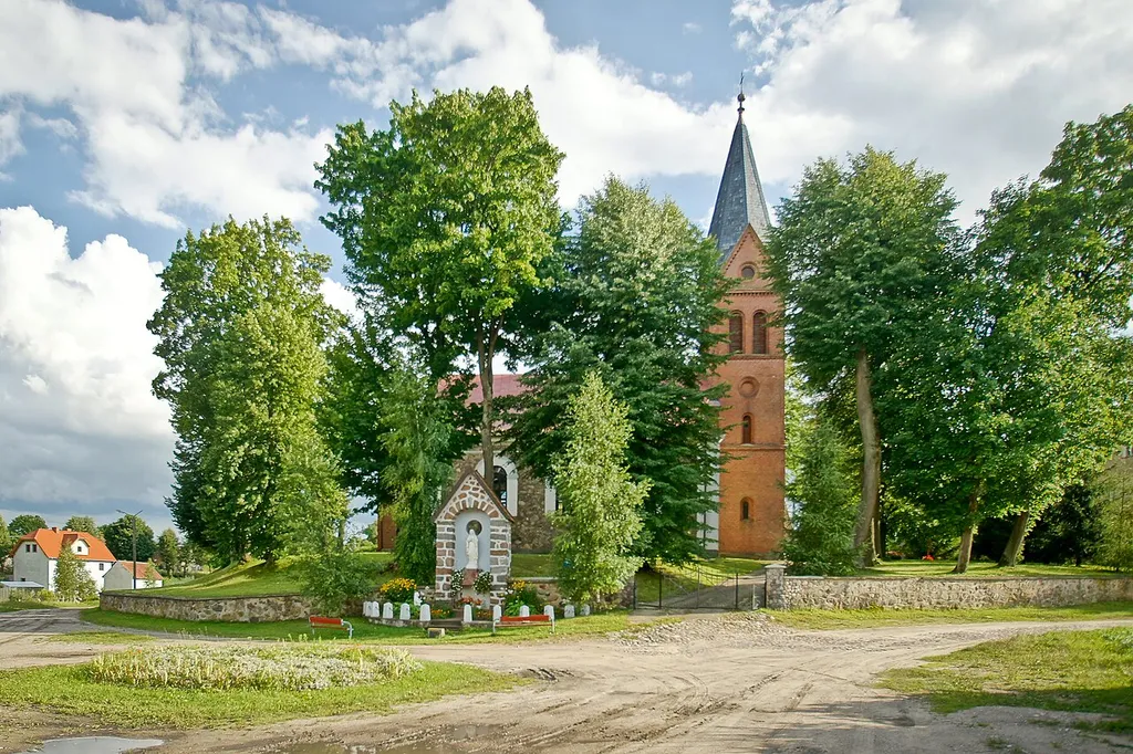 Dawny kościół ewangelicki, obecnie rzymsko-katolicki p.w. Opatrzności Bożej z 1832 roku w Sterławkach Wielkich (zabytek nr rejestr. 532)