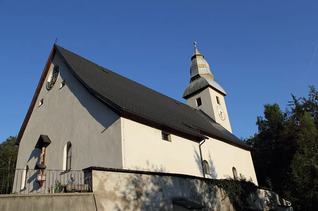 Kath. Pfarrkirche Allerheiligen mit Friedhof