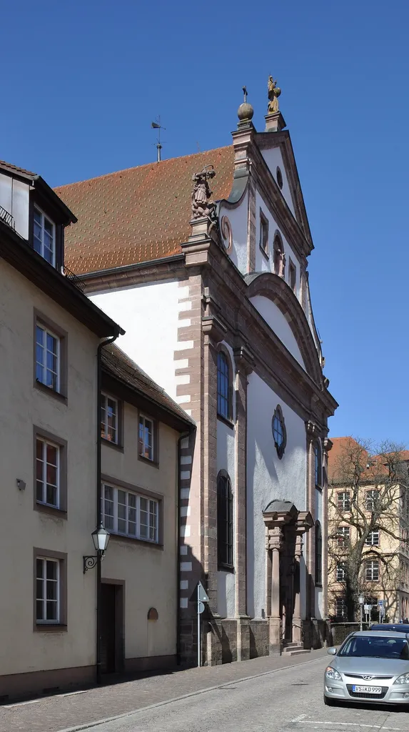 Villingen-Schwenningen, Stadtbezirk Villingen Benediktinerkirche, Fassade zur Schulgasse