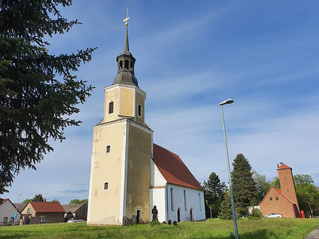 Die Dorfkirche im Ortsteil Greifenhain von Drebkau, Landkreis Spree-Neiße, Brandenburg im Jahr 2021.