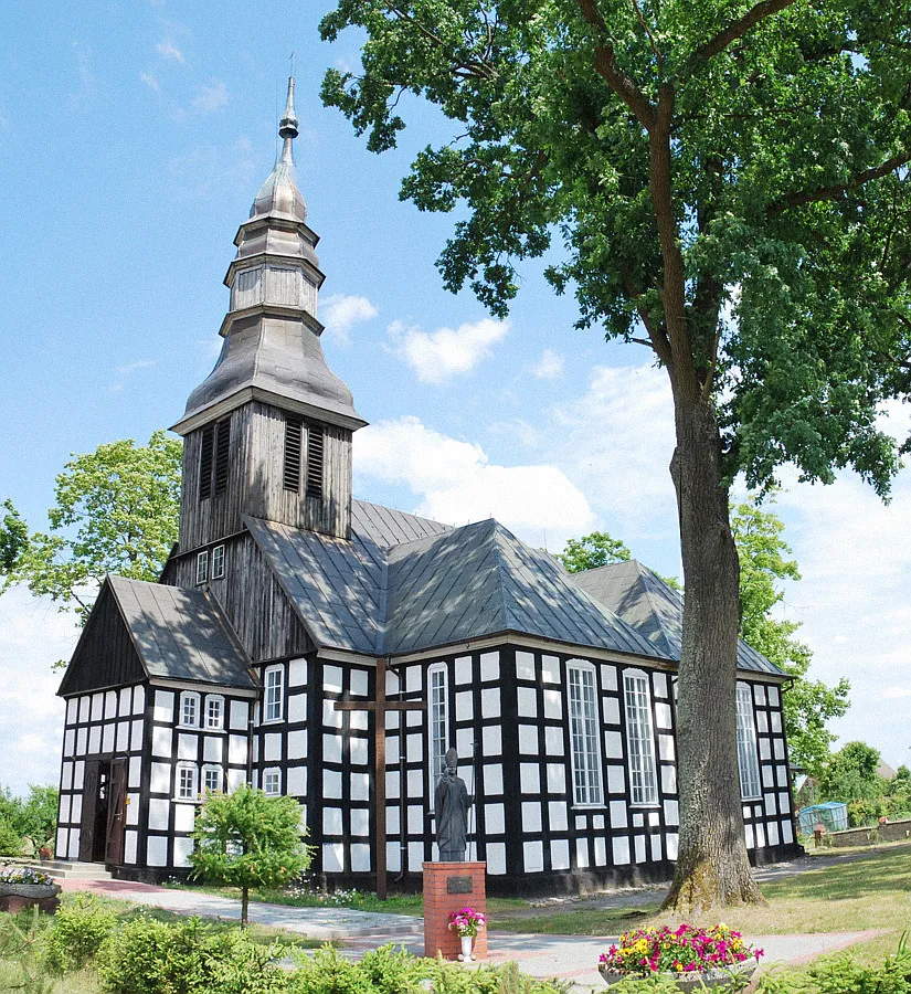 Brzezie - rzymskokatolicki kościół parafialny p.w. św. Wawrzyńca, 1812, 1923 (szachulcowy kościół z drewnianą wieżą)