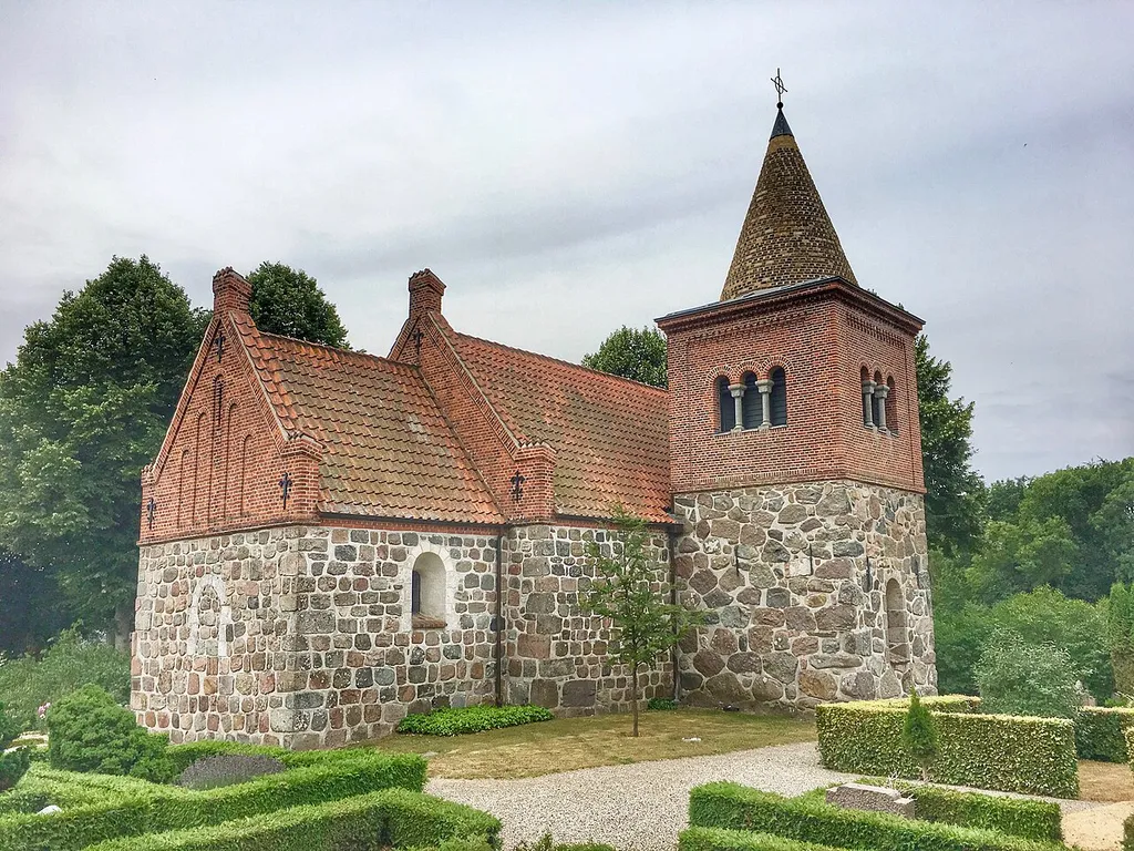 Vellerup Kirke set fra nordøst, Hornsherred, Sjælland