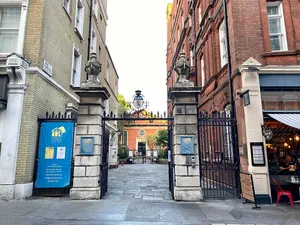 Gateway To Inigo Place And St Pauls Churchyard