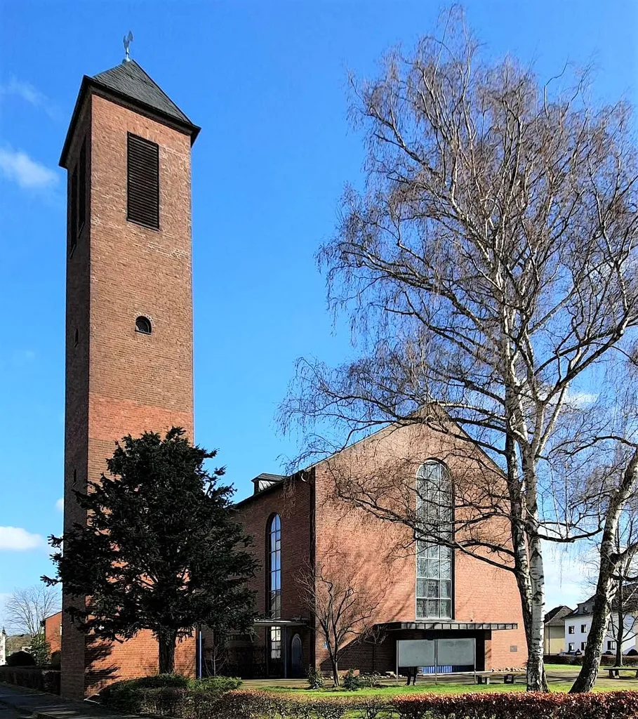 Troisdorf-Mitte St. Gerhard Nordwestansicht 20220226