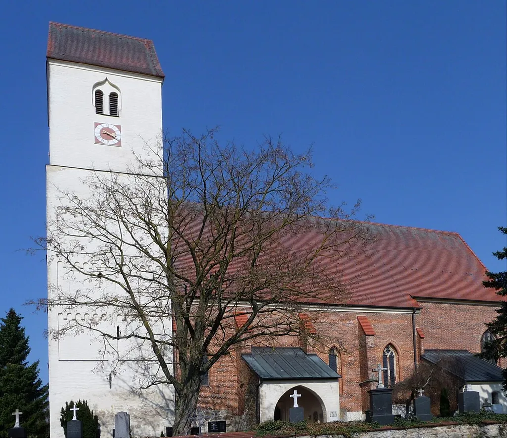 Die evangelische Laurentiuskirche in Steinkirchen, Gemeinde Ortenburg