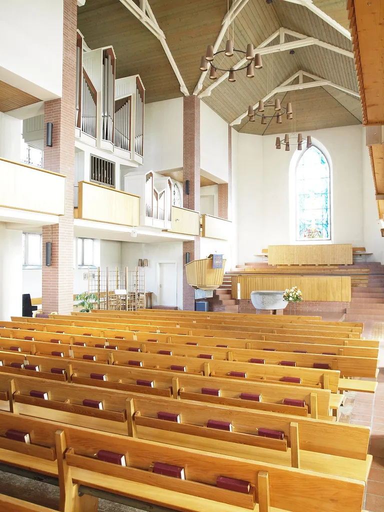 Innenraum der reformierten Kirche Adliswil.