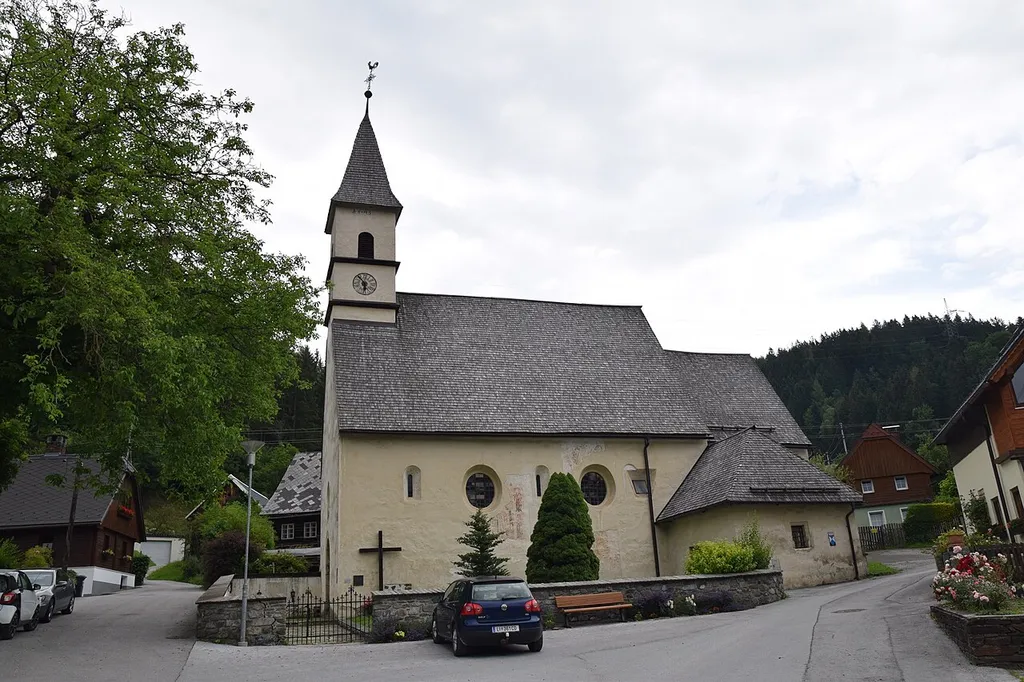 Kath. Filialkirche hl. Johannes d. T. und ehem. Friedhofsfläche