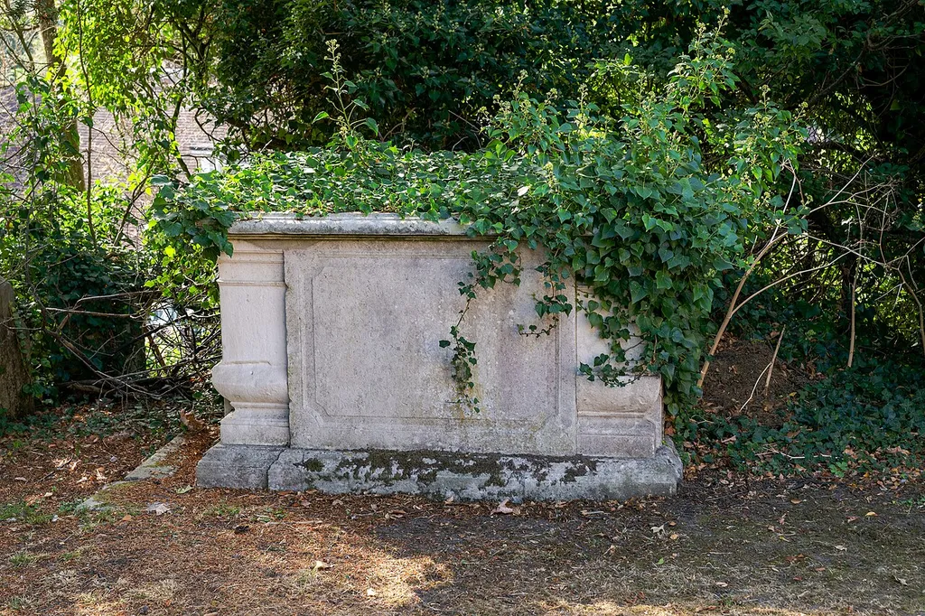 Aylesford: Chest tomb approximately 18 metres south east of Church of St Peter and St Paul, Grade II