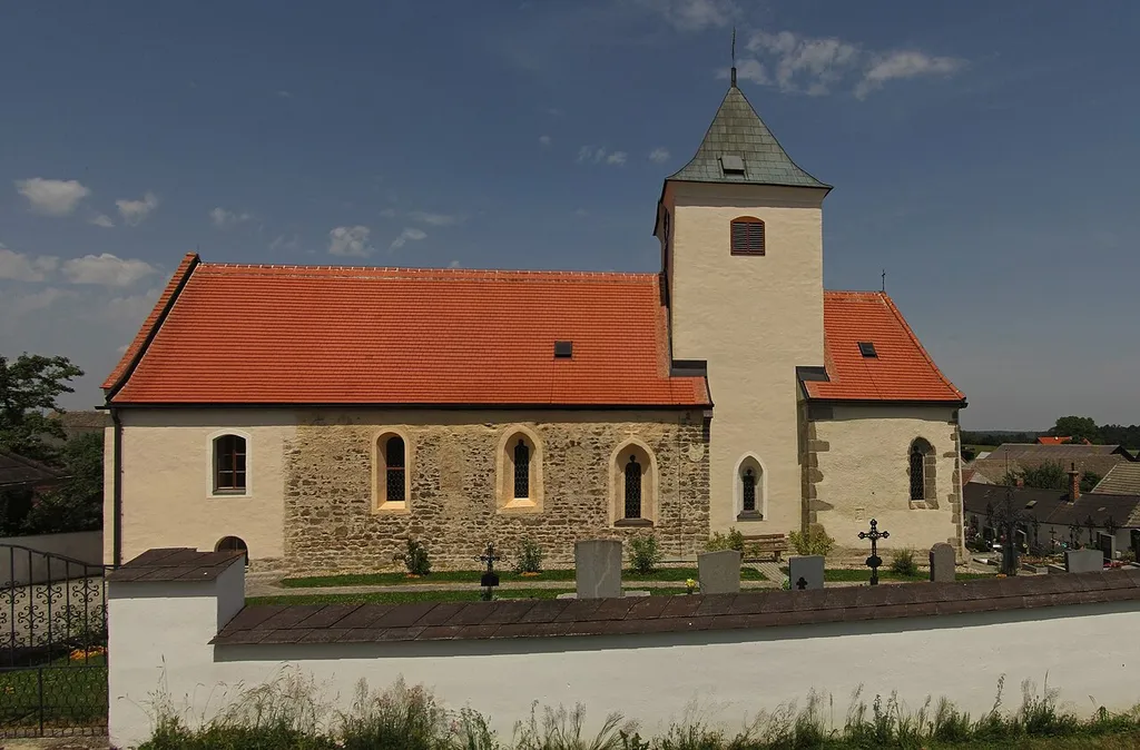 Kath. Pfarrkirche hl. Johannes der Täufer und Friedhof in Spital - Die Kirche ist ein romanisches, in der Gotik verändertes Bauwerk. Die Sakristei wurde im Barock angebaut. 1983 wurden Wandmalereien aus der Zeit um 1360 freigelegt.