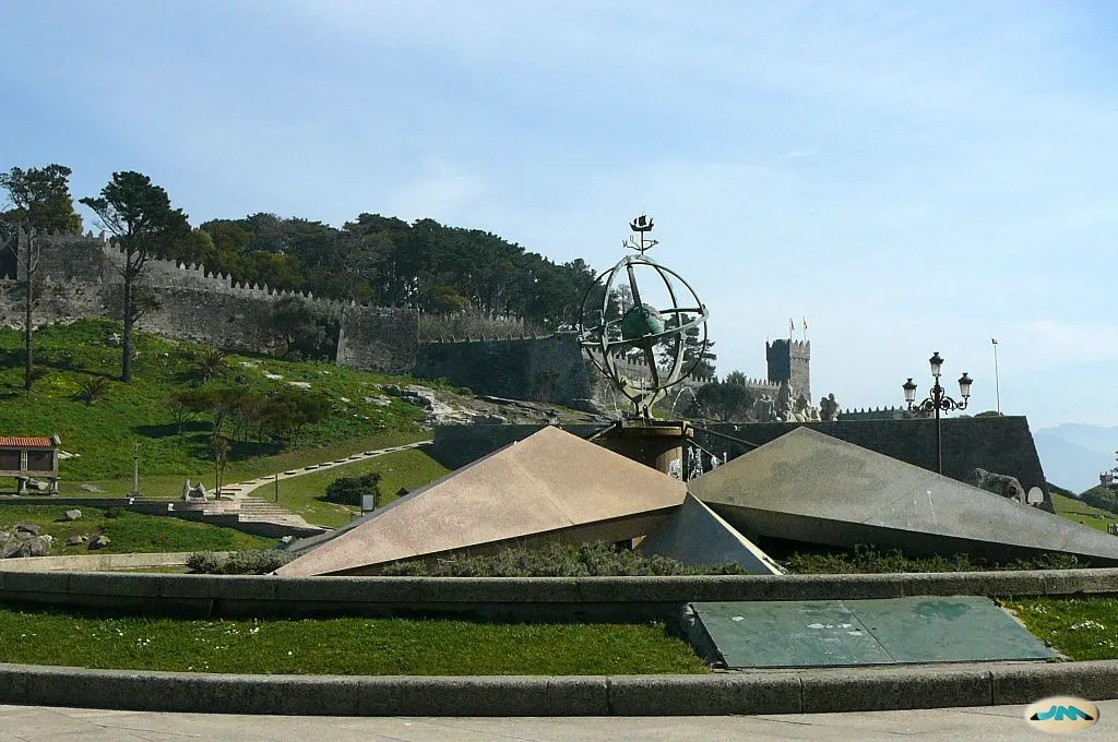 Monument to Diego Carmona and Vasco Gallego