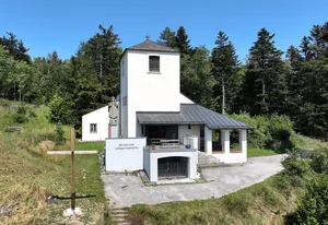 Engelbertkirche, Hohe Wand