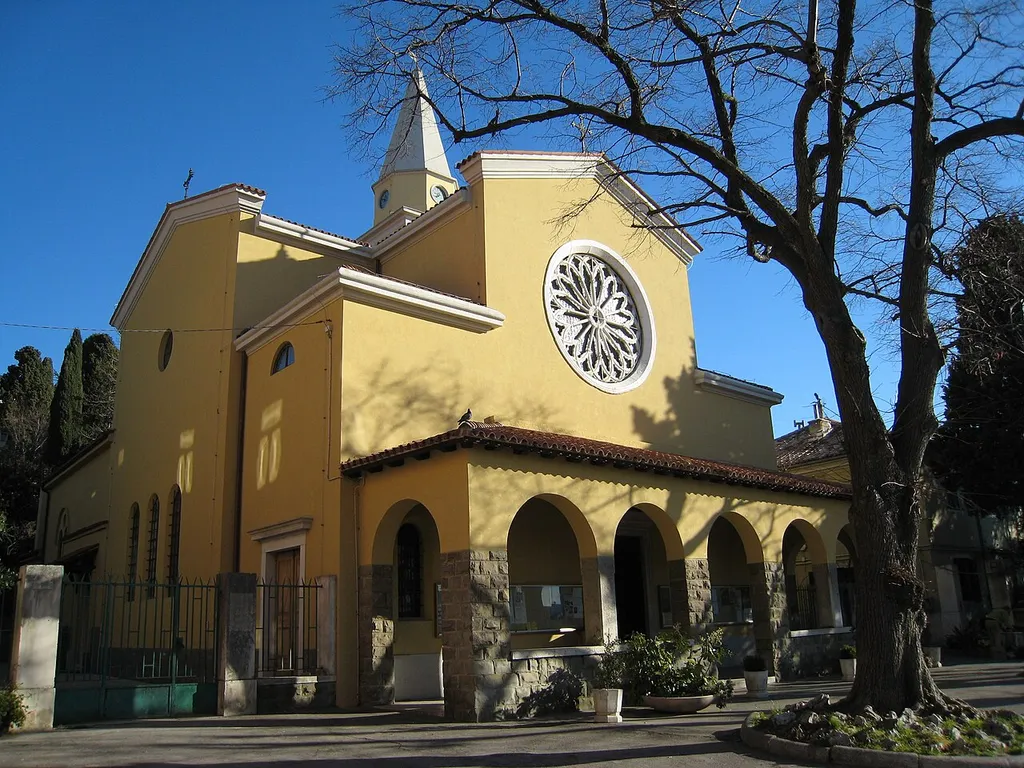 LBarcola, frazione di Trieste: la chiesa parrocchiale di San Bartolomeo Apostolo. Dicembre 2007
