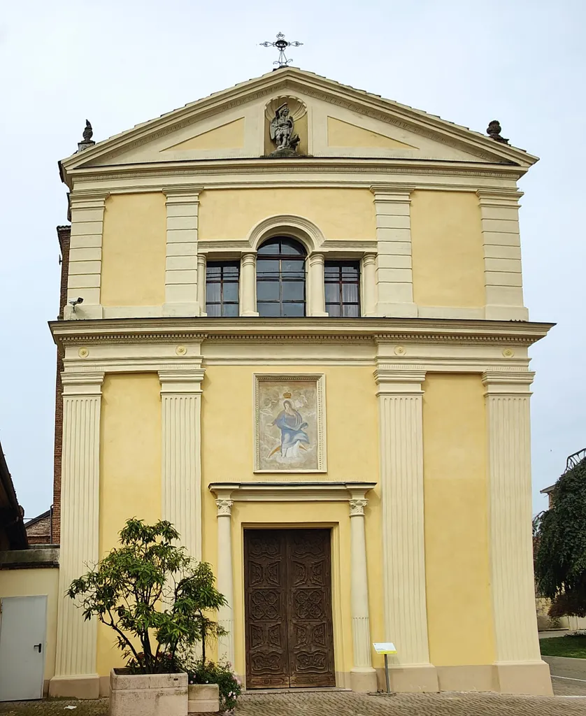 Facciata dell'Oratorio S. Michele in Villanova Monferrato, Italia