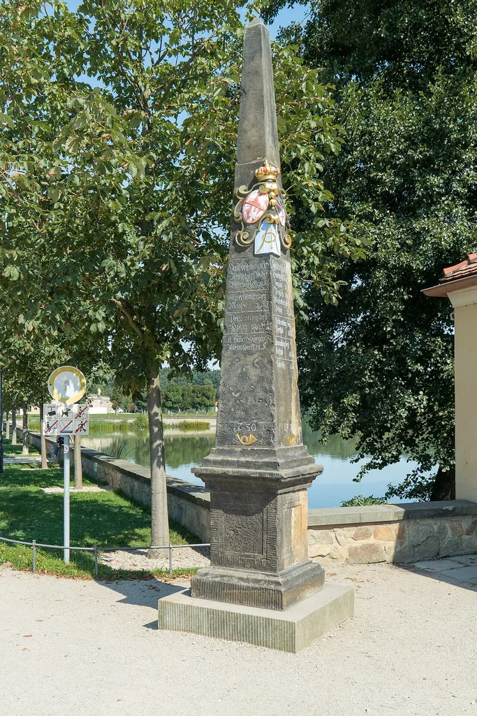 Kursächsische Postmeilensäule-Distanzsäule Moritzburg, östliche Säule