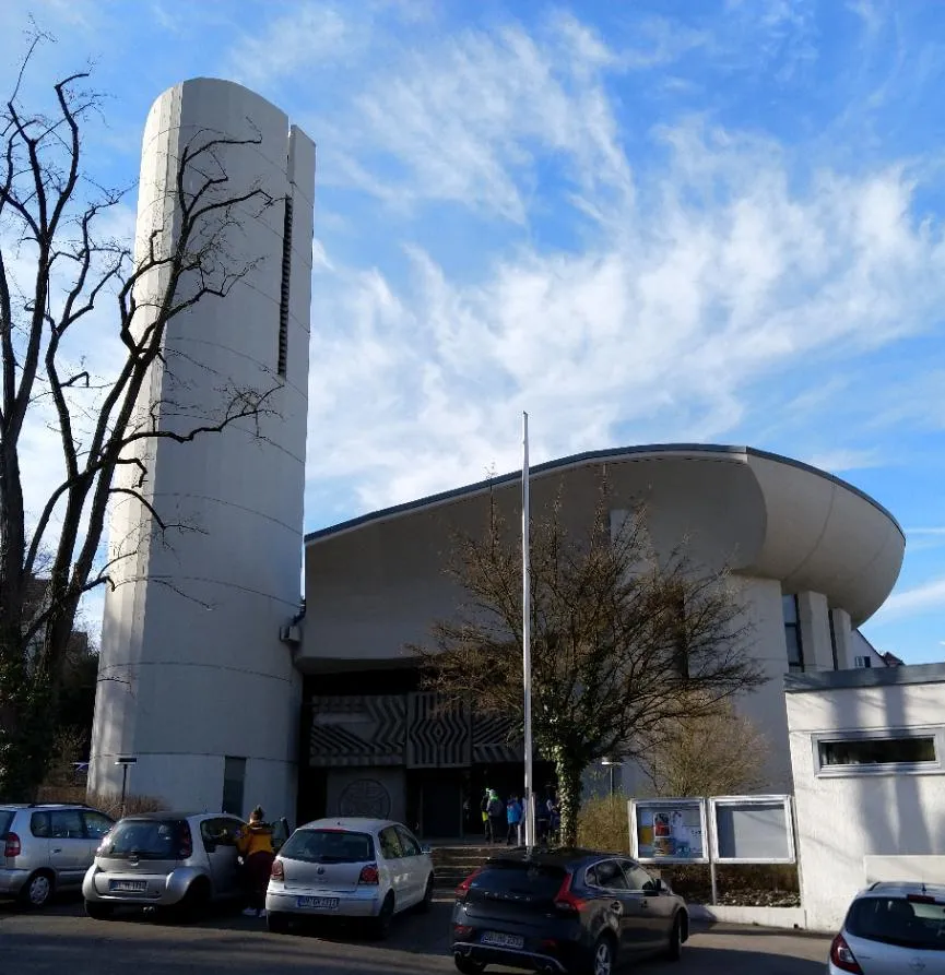 Kirche zum heiligen Bruder Klaus von der Flüe, 1974 von Architekt Karl Hans Neumann im Stuttgarter Osten erbaut