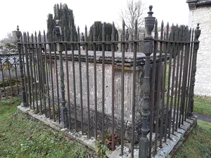 Paine Chest Tomb 6 Yards South West Of Corner Of Church Of St Laurence