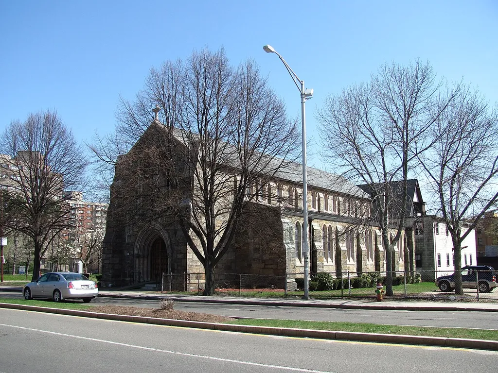 St. Paul's Parish Church, Malden Massachusetts This is an image of a place or building that is listed on the National Register of Historic Places in the United States of America. Its reference number is 01001199 (Wikidata).