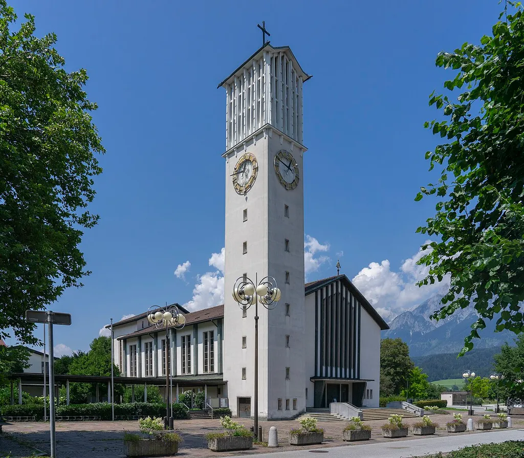 Kath. Pfarrkirche Mariä Unbefleckte Empfängnis und Pfarrzentrum