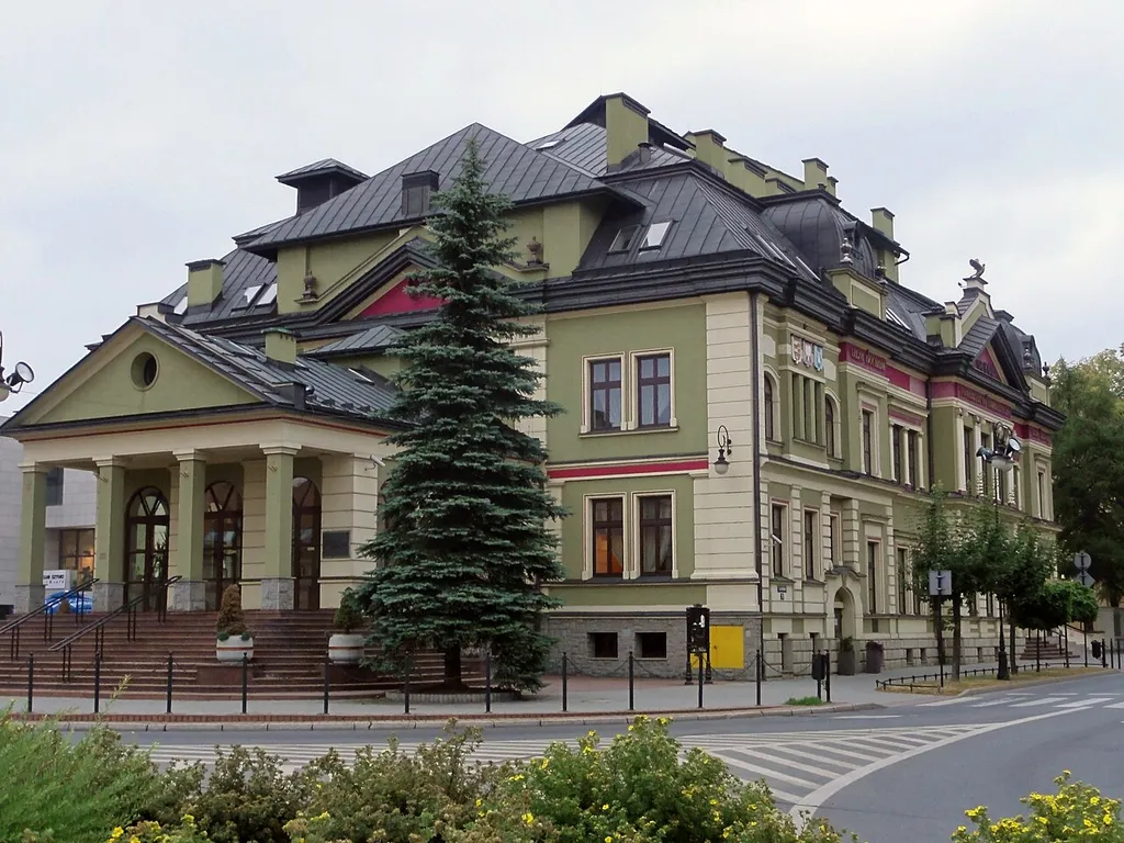 Nowy Sącz, budynek towarzystwa "Sokół", ob. kino, 1892, XX