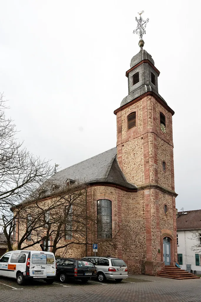 Evangelische Kirche in Götzenhain, einem Stadtteil von Dreieich (Hessen), 1775-76 als Ersatz für einen zerstörten Vorgängerbau errichtet.