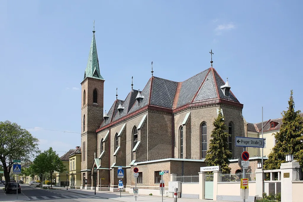 Die Klosterkirche Maria Immaculata, auch Schulbrüderkirche bezeichnet, an der Adresse Anton-Böck-Gasse 16 in Strebersdorf, ein Wiener Stadtteil im 21. Bezirk Floridsdorf. Die neugotische, zweischiffige Hallenkirche wurde 1887/1888 nach Plänen von Josef Schmalzhofer errichtet. Ab der Pfarrerrichtung Strebersdorf 1939 bis anfangs der 1960er Jahre war sie auch zugleich die Strebersdorfer Pfarrkirche.