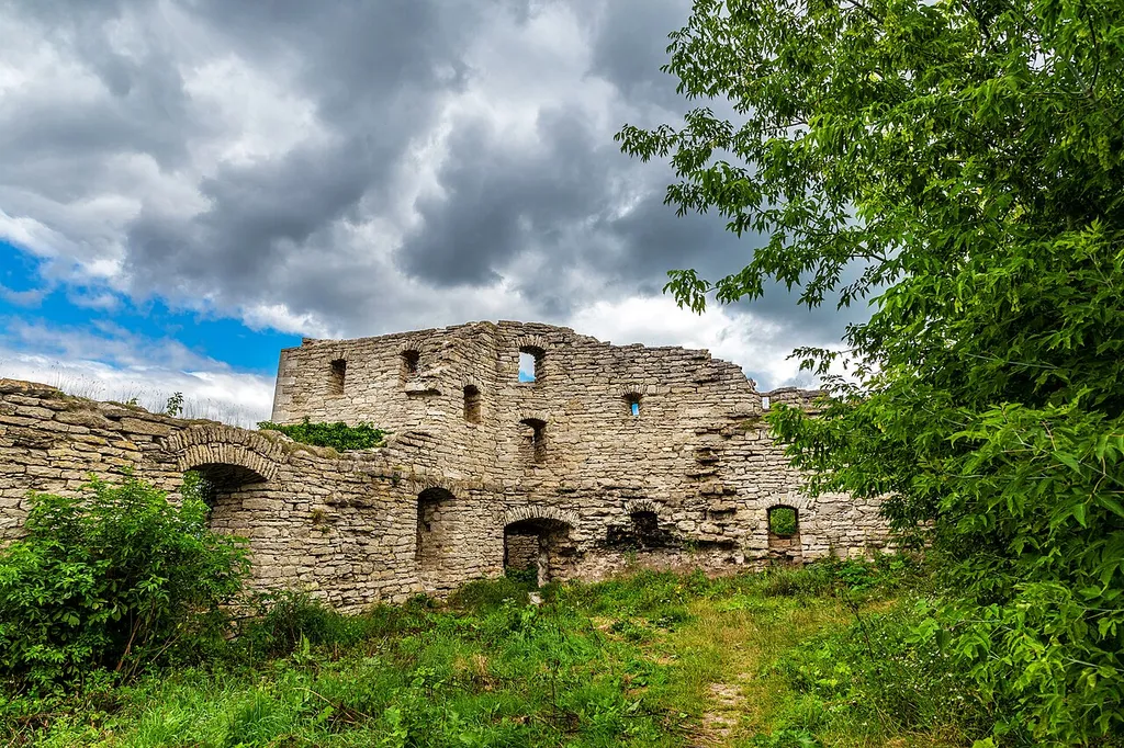 Замок (мур.), смт Сатанів,