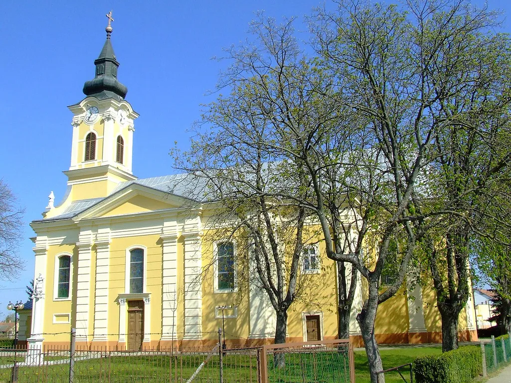 A hajósi Szent Imre-templom. Épült 1728 körül