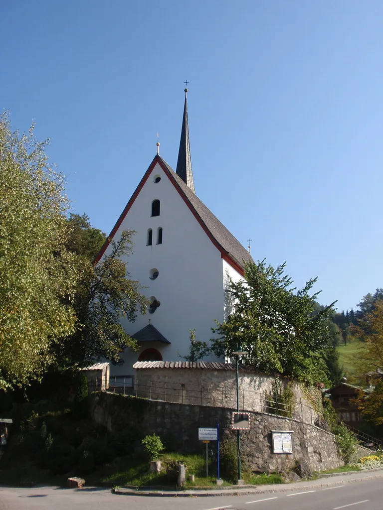 Filial- und Wallfahrtskirche hl. Bartholomäus (Zwölfbotenkirche) und ehem. Friedhof. Zimmermoos, Brixlegg.