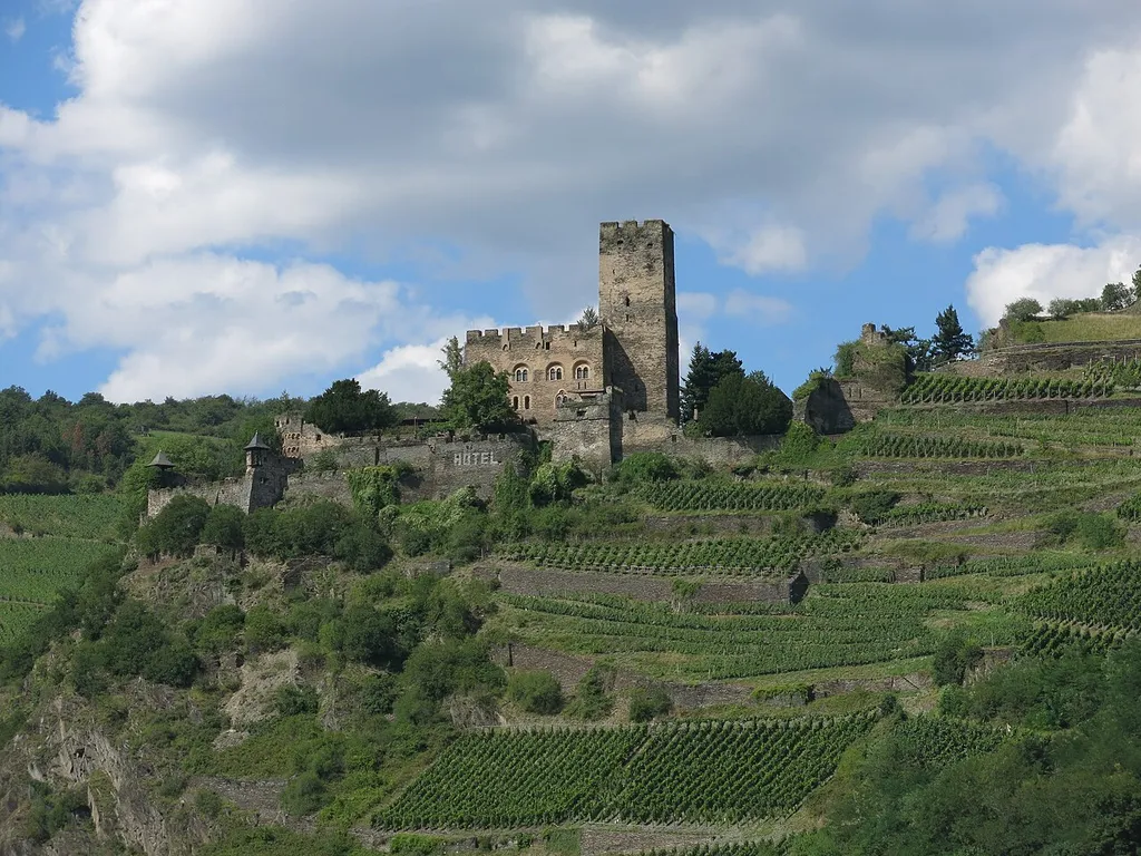 Gutenfels Castle seen from Pfalzgrafenstein Castle.