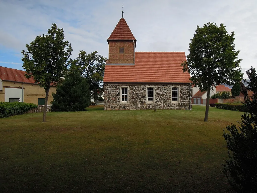 Kirche Mellnitz -Südansicht- im August 2020